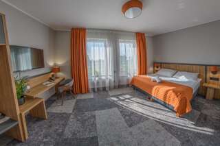 Отель Hotel Wegierki Вжесня Стандартный номер с кроватью размера "king-size"-2